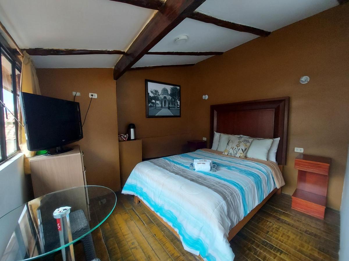 Blacky Hostel And Apartments (Adults Only) Κούζκο Δωμάτιο φωτογραφία